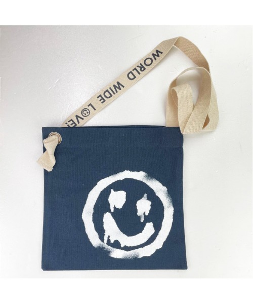 WORLD WIDE LOVE!（ワールドワイドラブ）の「デッドスマイルサコッシュ（ショルダーバッグ・レディース・ブラック/ネイビー/キナリ・FREE）」の3枚目の写真