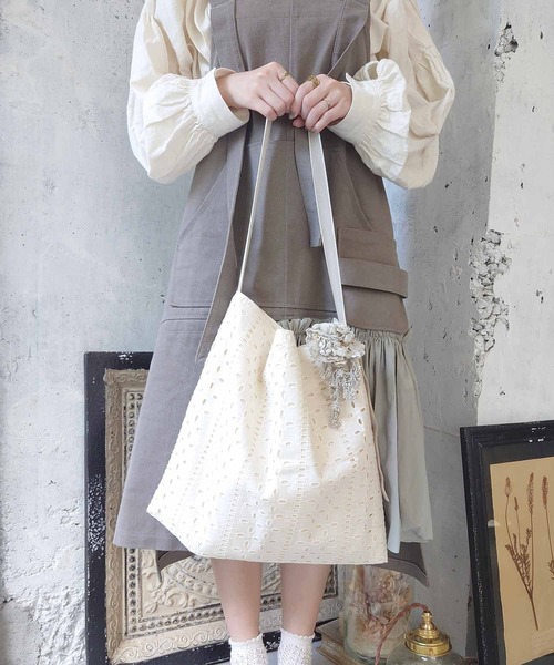 m.soeur（エムスール）の「刺繍レースのトートバッグ＊コサージュ付き（トートバッグ・レディース・ホワイト・FREE）」の9枚目の写真