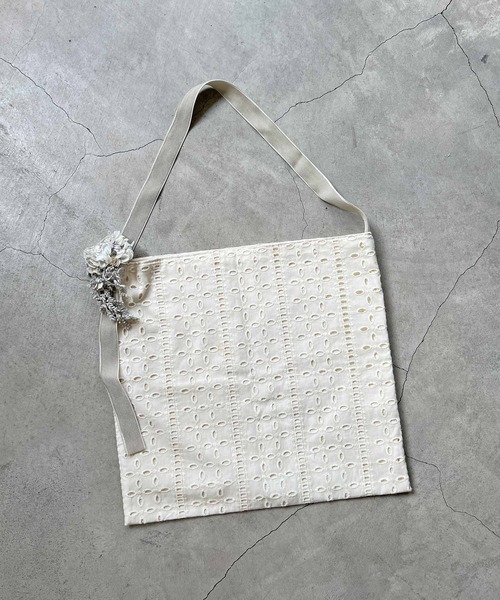 m.soeur（エムスール）の「刺繍レースのトートバッグ＊コサージュ付き（トートバッグ・レディース・ホワイト・FREE）」の12枚目の写真