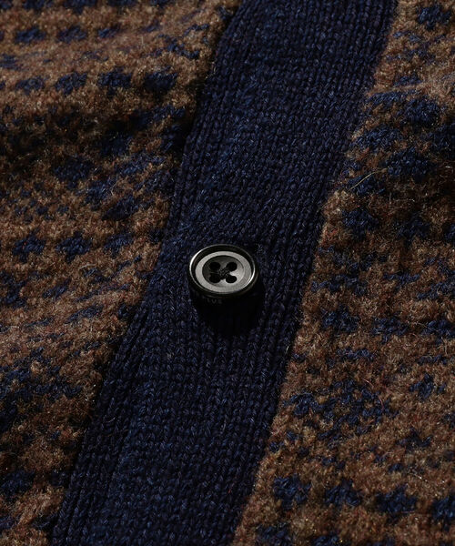 BEAMS PLUS（ビームスプラス）の「BEAMS PLUS / インディゴ フェアアイル ニット ボタン ベスト（ベスト・メンズ・ブラウン/グリーン/その他/グレー・SMALL/MEDIUM/LARGE/X-LARGE）」の17枚目の写真