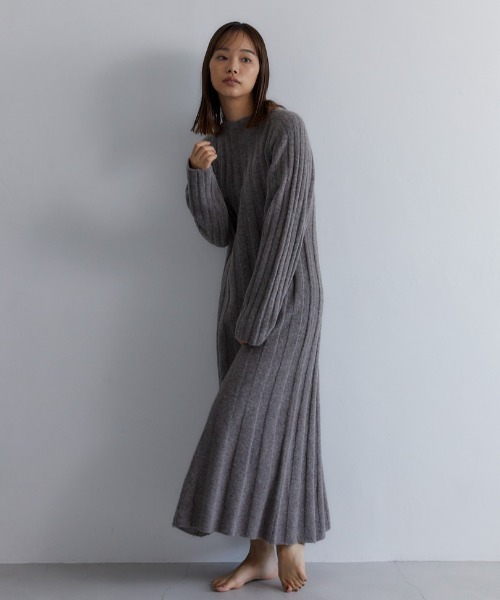 CASA FLINE（カーサフライン）の「リブフレアニットドレス（ワンピース・レディース・ライトグレー/レッド/ベージュ・FREE）」の6枚目の写真