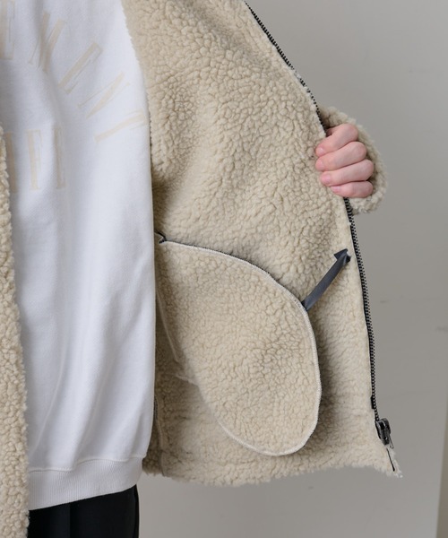 COLONY 2139(コロニートゥーワンスリーナイン)の「ムートンライクB-3(ムートンコート・メンズ・アイボリー/ブラック・MEDIUM/LARGE/X-LARGE)」の13枚目の写真