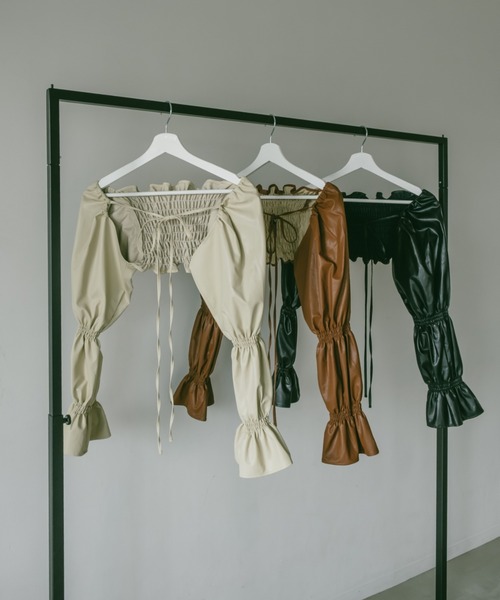 ボリュームギャザーフェイクレザーボレロ sahara（サハラ）の「Fake Leather Bolero/フェイクレザーボレロ