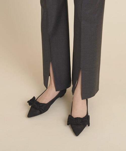 ODETTE E ODILE（オデットエオディール）の「【WEB限定】アシンメトリーリボン フラット15●↑（パンプス・レディース・ライトピンク/オフホワイト/ロイヤルブルー/ブラック・24.5cm/23.5cm/22cm/24cm/22.5cm/23cm/25cm）」の2枚目の写真