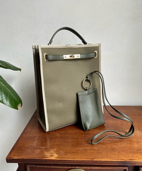 DouDou(ドゥドゥ)の「スマホショルダー付ヒネリワンハンドルトート(トートバッグ・レディース・アイボリー/カーキ・FREE)」の12枚目の写真