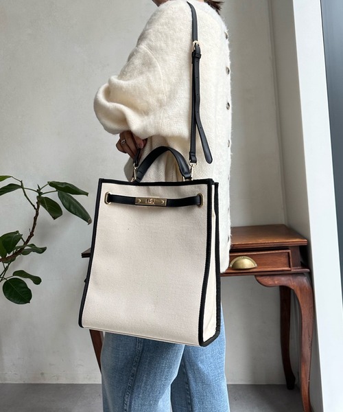 DouDou(ドゥドゥ)の「スマホショルダー付ヒネリワンハンドルトート(トートバッグ・レディース・アイボリー/カーキ・FREE)」の3枚目の写真