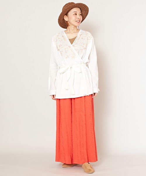 チャイハネ(チャイハネ)の「【チャイハネ】刺繍カシュクールトップス(その他トップス・レディース・ホワイト/ブルー・FREE)」の4枚目の写真