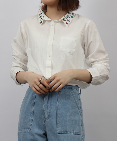 Emago（イマゴ）の「EMAGO 衿刺繍入りシャツ 長袖（シャツ/ブラウス）」 - WEAR