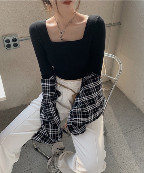 HALEY PESCA(ヘーリーペスカ)の「HALEY PESCA/ショート丈 スクエアネック スリムカットソー(Tシャツ/カットソー・レディース・ホワイト/ブラック/グレー・MEDIUM/LARGE)」の2枚目の写真