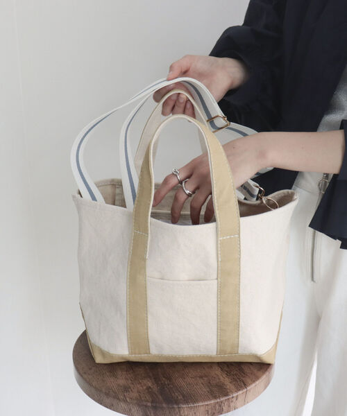 fredy emue（フレディエミュ）の「テープショルダーキャンバストートバッグ（トートバッグ・レディース・グレー/ベージュ・FREE）」の2枚目の写真