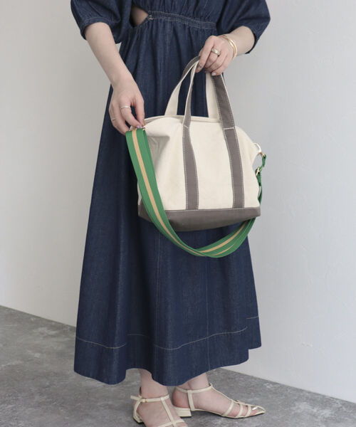 fredy emue（フレディエミュ）の「テープショルダーキャンバストートバッグ（トートバッグ・レディース・グレー/ベージュ・FREE）」の4枚目の写真