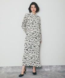 SMILE ORCHID（スマイルオーキッド）の「プリーツロング丈柄ワンピース