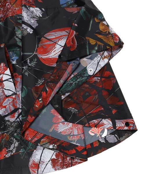 NIKE（ナイキ）の「NIKE NSW TP FLRL PONCHO DX8051-010