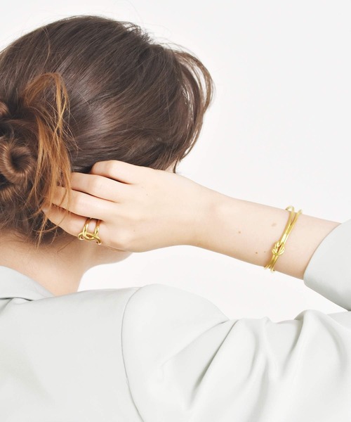 LHME（エルエイチエムイー）の「LHME ノットバングル/サージカルステンレス316L（金属アレルギー対応）（バングル/リストバンド・レディース・ゴールド/シルバー・ONE SIZE）」の14枚目の写真