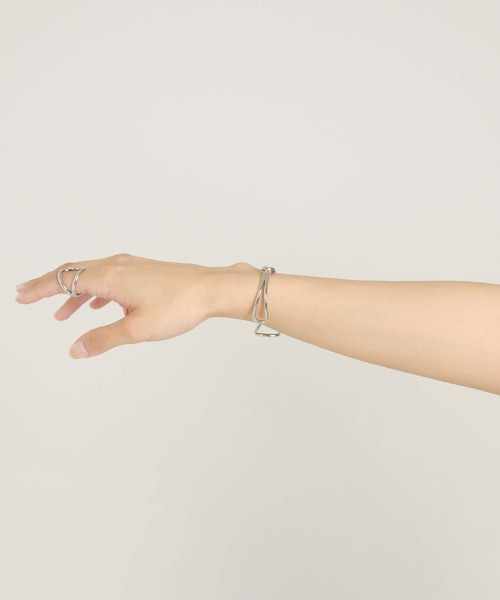 LHME（エルエイチエムイー）の「LHME ノットバングル/サージカルステンレス316L（金属アレルギー対応）（バングル/リストバンド・レディース・ゴールド/シルバー・ONE SIZE）」の22枚目の写真