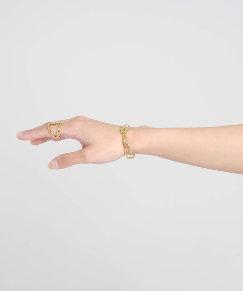 LHME（エルエイチエムイー）の「LHME ノットバングル/サージカルステンレス316L（金属アレルギー対応）（バングル/リストバンド・レディース・ゴールド/シルバー・ONE SIZE）」の17枚目の写真