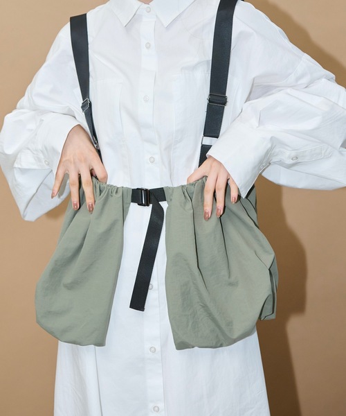 THE YOn（ザヨン）の「ナイロンバルーンサスペンダートップス（ベスト・レディース・ブラック/カーキ・FREE）」の15枚目の写真