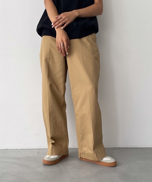 CANAL JEAN（キャナルジーン）の「RCW BLUE LABEL　ルーズストレートチノパンツ（チノパンツ・レディース・ベージュ/オフホワイト・1/2）」の3枚目の写真