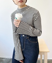 フレアスリーブカシミアタッチハイネックニット