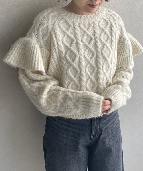 LOWRYS FARM（ローリーズファーム）の「ケーブルフリルニットロングスリーブ　966681（ニット/セーター・レディース・チャコールグレー/パープル/アイボリー・FREE）」の4枚目の写真