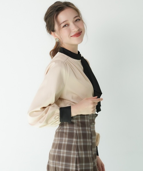 ASTORIA ODIER(アストリアオディール)の「アシメラッフルボウタイブラウス(シャツ/ブラウス・レディース・ベージュ/ホワイト×ブラック/ピンクベージュ/ホワイト・MEDIUM)」の9枚目の写真