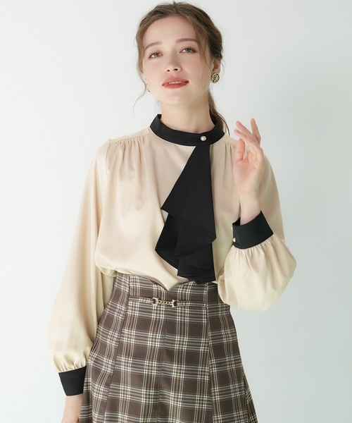 ASTORIA ODIER(アストリアオディール)の「アシメラッフルボウタイブラウス(シャツ/ブラウス・レディース・ベージュ/ホワイト×ブラック/ピンクベージュ/ホワイト・MEDIUM)」の10枚目の写真