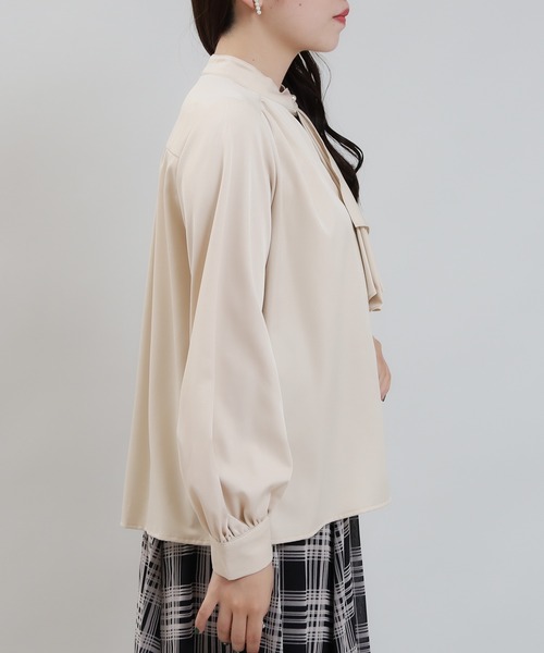 ASTORIA ODIER(アストリアオディール)の「アシメラッフルボウタイブラウス(シャツ/ブラウス・レディース・ベージュ/ホワイト×ブラック/ピンクベージュ/ホワイト・MEDIUM)」の22枚目の写真