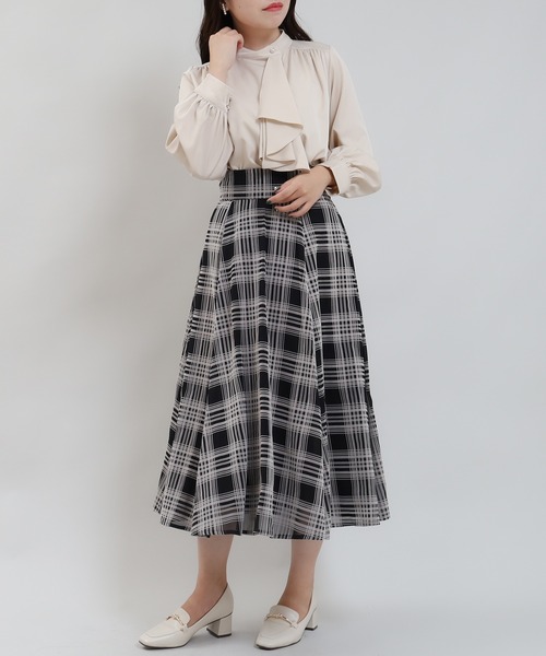 ASTORIA ODIER(アストリアオディール)の「アシメラッフルボウタイブラウス(シャツ/ブラウス・レディース・ベージュ/ホワイト×ブラック/ピンクベージュ/ホワイト・MEDIUM)」の15枚目の写真