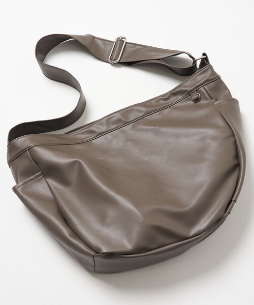 FREAK'S STORE（フリークスストア）の「ヴィーガンレザーニュースペーパーバッグ（ショルダーバッグ・メンズ・ブラック/オフホワイト/グリーン/グレー・ONE SIZE/ﾌﾘ-）」の7枚目の写真