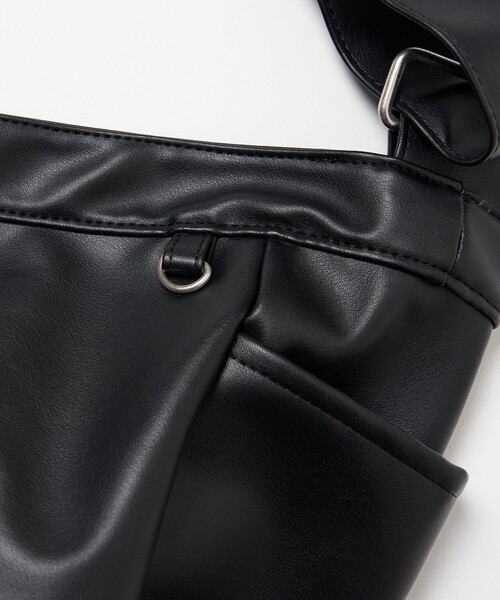 FREAK'S STORE（フリークスストア）の「ヴィーガンレザーニュースペーパーバッグ（ショルダーバッグ・メンズ・ブラック/オフホワイト/グリーン/グレー・ONE SIZE/ﾌﾘ-）」の13枚目の写真