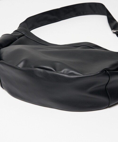 FREAK'S STORE（フリークスストア）の「ヴィーガンレザーニュースペーパーバッグ（ショルダーバッグ・メンズ・ブラック/オフホワイト/グリーン/グレー・ONE SIZE/ﾌﾘ-）」の15枚目の写真