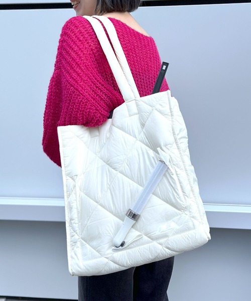 LEPSIM（レプシィム）の「【推し活にも！】キルティングBIGトートバッグ　987076（トートバッグ・レディース・アイボリー/ブラック/シルバー・ONE SIZE）」の2枚目の写真