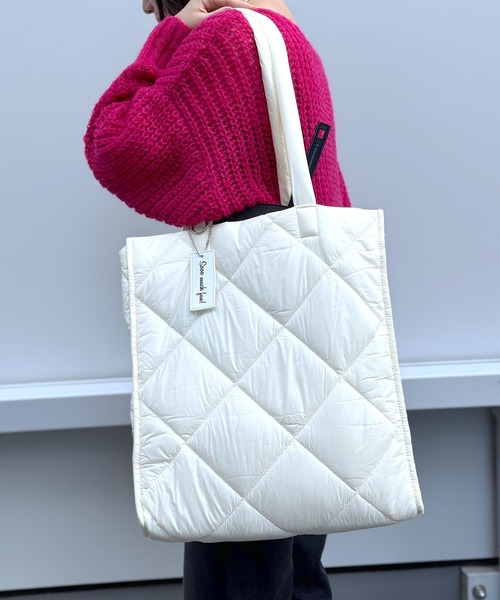 LEPSIM（レプシィム）の「【推し活にも！】キルティングBIGトートバッグ　987076（トートバッグ・レディース・アイボリー/ブラック/シルバー・ONE SIZE）」の4枚目の写真
