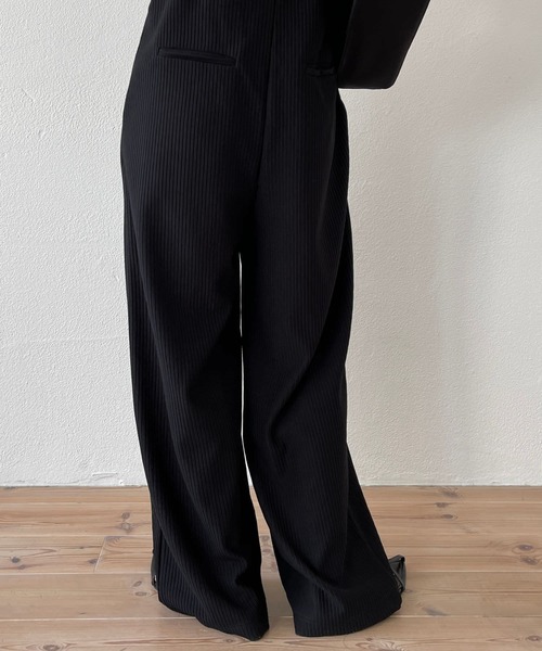 wee9s（ウィークス）の「Beginners salopette / ビギナーズサロペット,スクエアネック,ワイドシルエット（サロペット/オーバーオール・レディース・ベージュ/ブラック/チャコール・FREE）」の14枚目の写真