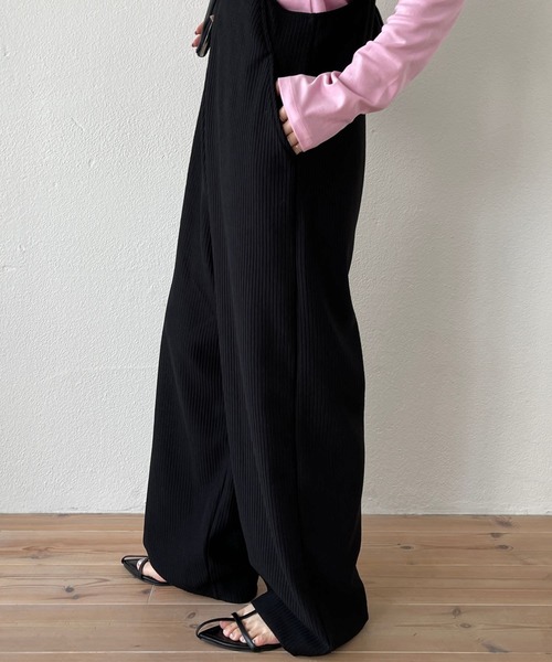 wee9s（ウィークス）の「Beginners salopette / ビギナーズサロペット,スクエアネック,ワイドシルエット（サロペット/オーバーオール・レディース・ベージュ/ブラック/チャコール・FREE）」の13枚目の写真