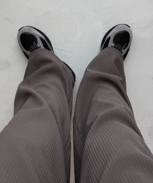 wee9s（ウィークス）の「Beginners salopette / ビギナーズサロペット,スクエアネック,ワイドシルエット（サロペット/オーバーオール・レディース・ベージュ/ブラック/チャコール・FREE）」の8枚目の写真