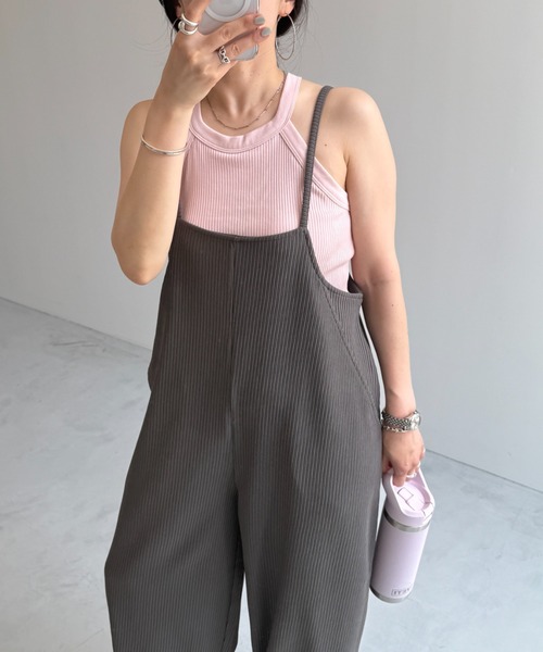 wee9s（ウィークス）の「Beginners salopette / ビギナーズサロペット,スクエアネック,ワイドシルエット（サロペット/オーバーオール・レディース・ベージュ/ブラック/チャコール・FREE）」の5枚目の写真