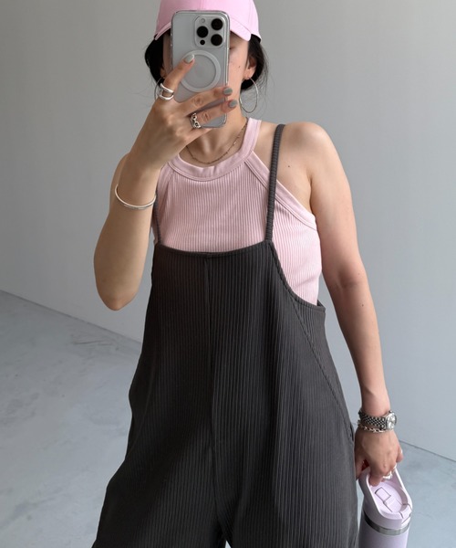 wee9s（ウィークス）の「Beginners salopette / ビギナーズサロペット,スクエアネック,ワイドシルエット（サロペット/オーバーオール・レディース・ベージュ/ブラック/チャコール・FREE）」の7枚目の写真