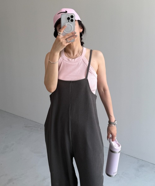 wee9s（ウィークス）の「Beginners salopette / ビギナーズサロペット,スクエアネック,ワイドシルエット（サロペット/オーバーオール・レディース・ベージュ/ブラック/チャコール・FREE）」の4枚目の写真