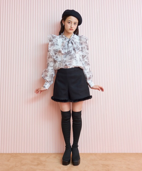 Lovilyn（ラヴィリン）の「ファー付きフレアショートパンツ