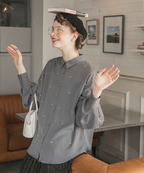 BONLECILL noir（ボンルシールノワール）の「【BONLECILL noir】パールボリュームスリーブレギュラーカラーブラウス（シャツ/ブラウス・レディース・ネイビー/ブラック/アイボリー/チャコールグレー・FREE）」の3枚目の写真