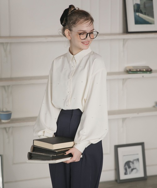 BONLECILL noir（ボンルシールノワール）の「【BONLECILL noir】パールボリュームスリーブレギュラーカラーブラウス（シャツ/ブラウス・レディース・ネイビー/ブラック/アイボリー/チャコールグレー・FREE）」の8枚目の写真