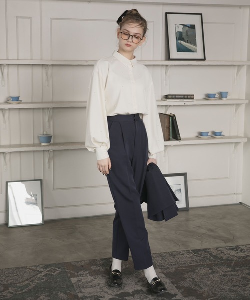 BONLECILL noir（ボンルシールノワール）の「【BONLECILL noir】パールボリュームスリーブレギュラーカラーブラウス（シャツ/ブラウス・レディース・ネイビー/ブラック/アイボリー/チャコールグレー・FREE）」の14枚目の写真