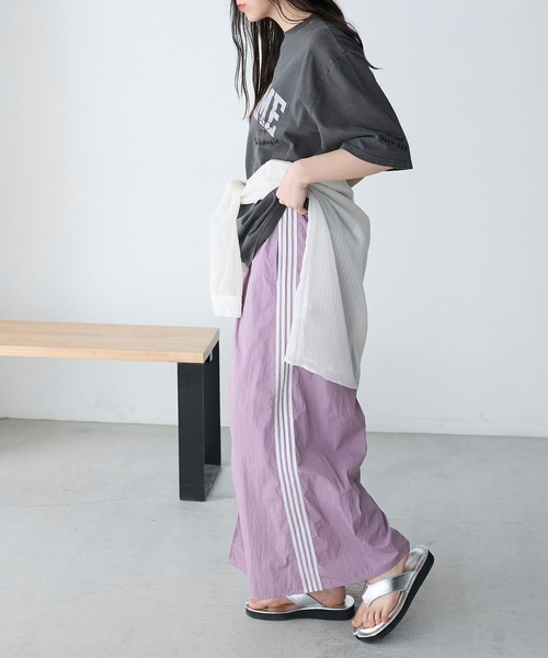 forksy.（フォルクシー）の「【forksy.】【セットアップ対応】ナイロントラックラインスカート（スカート・レディース・パープル/ネイビー/ライトブルー/オフホワイト・FREE）」の2枚目の写真
