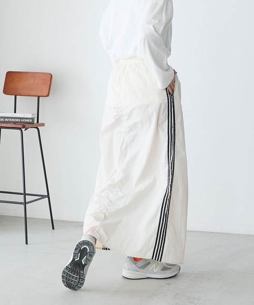 forksy.（フォルクシー）の「【forksy.】【セットアップ対応】ナイロントラックラインスカート（スカート・レディース・パープル/ネイビー/ライトブルー/オフホワイト・FREE）」の21枚目の写真