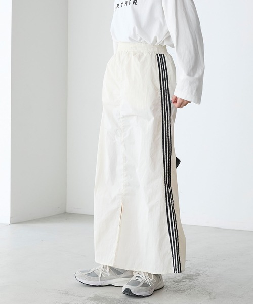 forksy.（フォルクシー）の「【forksy.】【セットアップ対応】ナイロントラックラインスカート（スカート・レディース・パープル/ネイビー/ライトブルー/オフホワイト・FREE）」の22枚目の写真