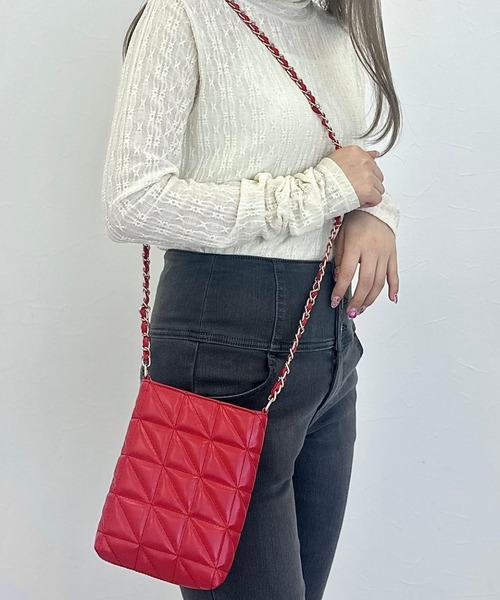 tiny tiny（ティニーティニー）の「キルトミニショルダーバッグ[tiny tiny(ティニーティニー)]（ショルダーバッグ・レディース・ブラック/レッド/アイボリー・0）」の3枚目の写真