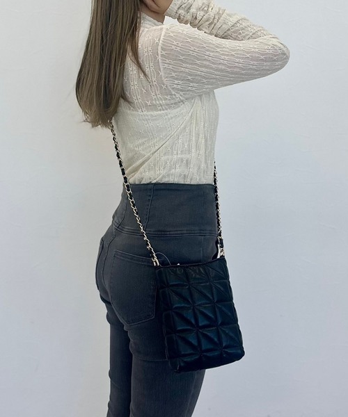 tiny tiny（ティニーティニー）の「キルトミニショルダーバッグ[tiny tiny(ティニーティニー)]（ショルダーバッグ・レディース・ブラック/レッド/アイボリー・0）」の4枚目の写真