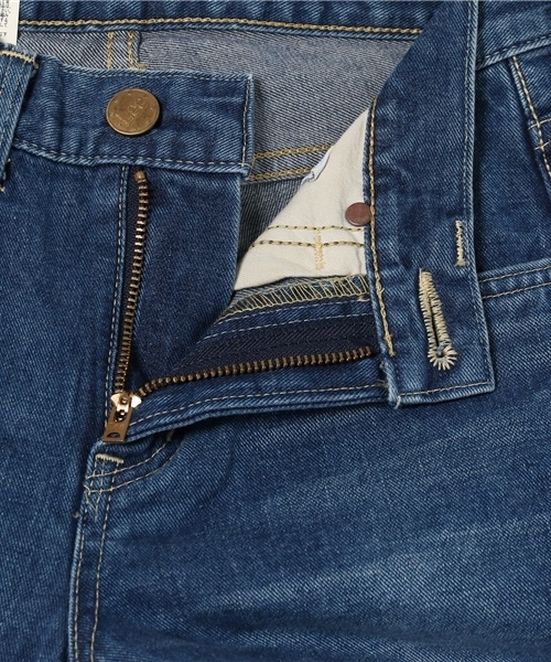 B:MING by BEAMS（ビーミングバイビームス）の「Lee×B:MING / 別注SLIMクラッシュデニム（デニムパンツ・レディース・ライトブルー・MEDIUM/SMALL/X-SMALL）」の12枚目の写真