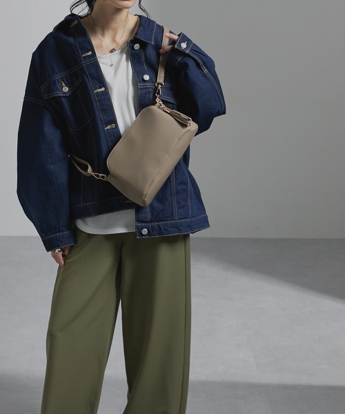 nissen(ニッセン)の「【販売終了】タッセル付きシンプルデザインショルダーバッグ(ショルダーバッグ・レディース・ブラック/グレイッシュベージュ・FREE)」の13枚目の写真